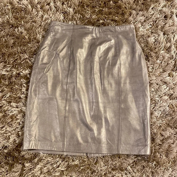 LORD Taylor lamb leather skirt size L